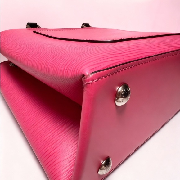 Louis Vuitton Kleber PM Handbag – Pink Epi Leather 💖
✔ 100% Authentic - Picture 7 of 15